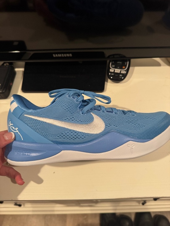 Athletic_Shoes